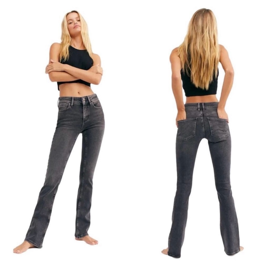 We The Free Shayla stretch mini flare, jeans.
Washed black, size 26.